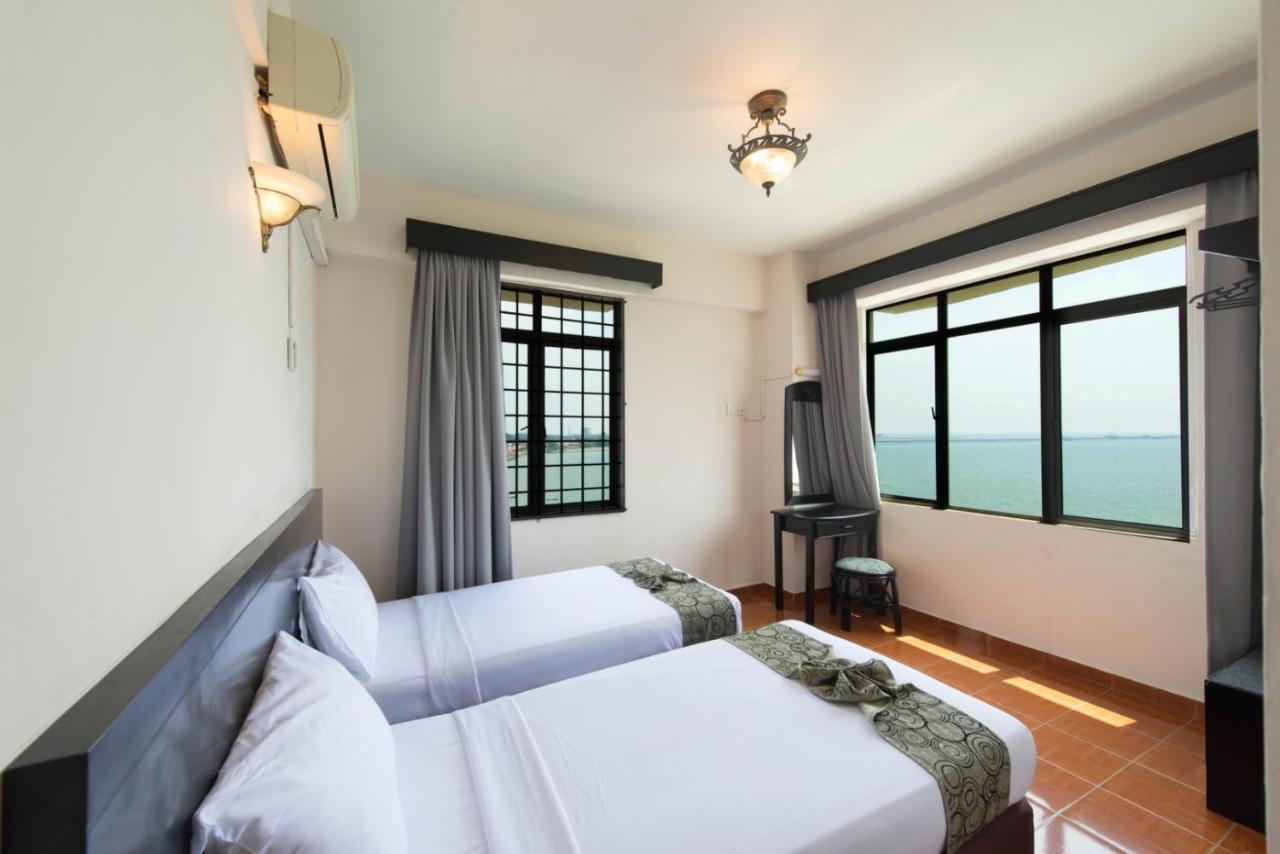 Three-Bedroom Apartment Sea View
